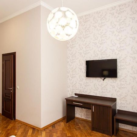 Апартаменти В Центрі Міста Iwano-Frankiwsk Exterior foto