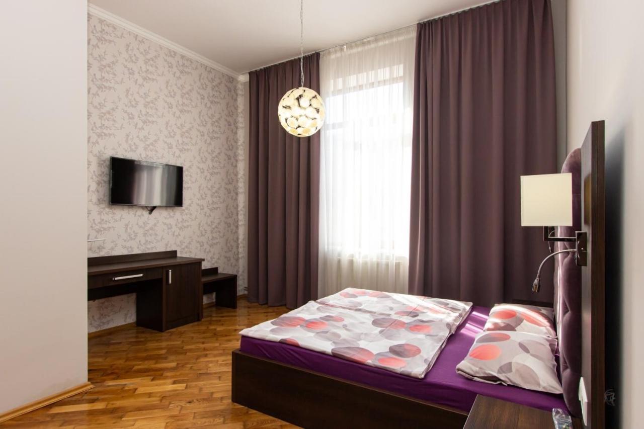 Апартаменти В Центрі Міста Iwano-Frankiwsk Exterior foto