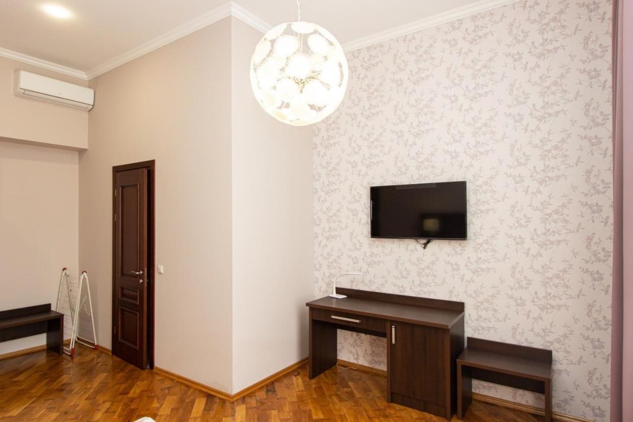 Апартаменти В Центрі Міста Iwano-Frankiwsk Exterior foto